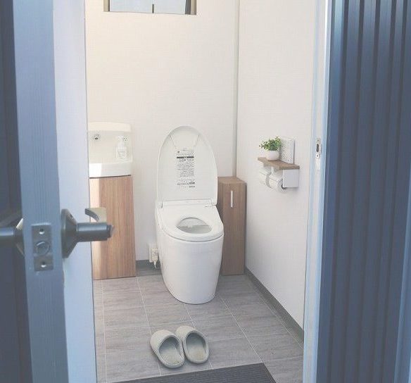 屋外にトイレを設置する費用では、屋外ユニットのトイレか仮設トイレを設置します。
