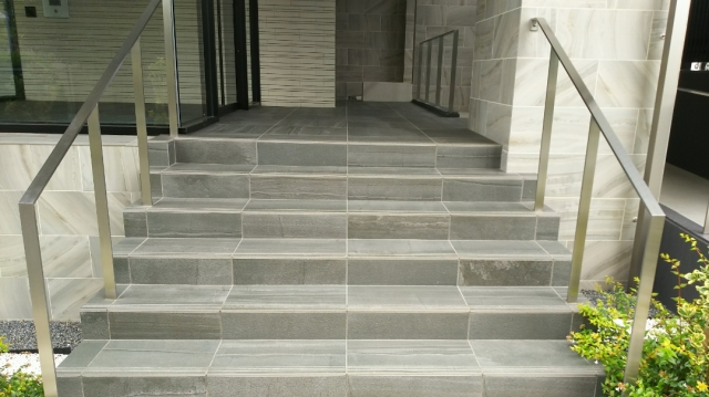 玄関の階段
