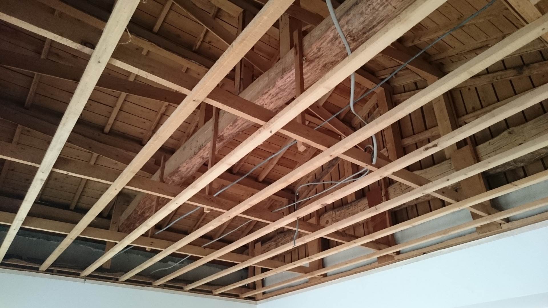 天井の耐震補強工事