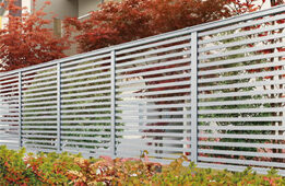 目隠しフェンスの費用と価格の相場は リフォらん